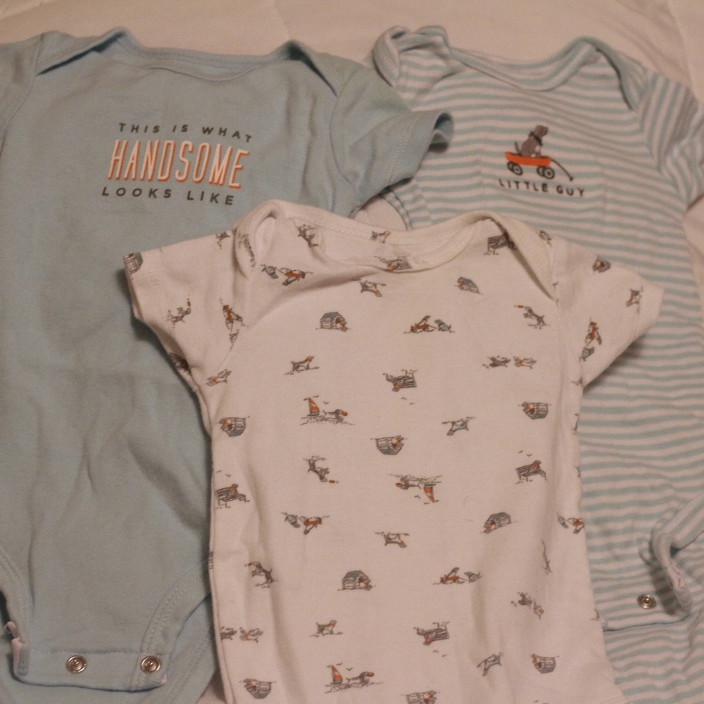 Bundle of 3 onesies